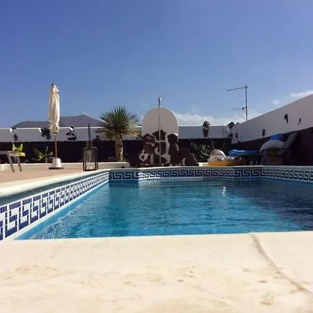 Playa Blanca Sleeps 6 Pool Wifi Apartment *