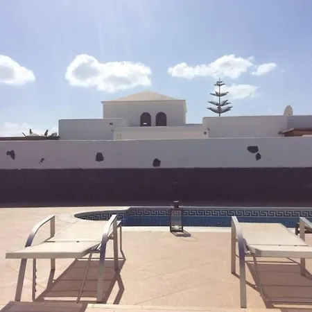Apartment Playa Blanca Sleeps 6 Pool Wifi *