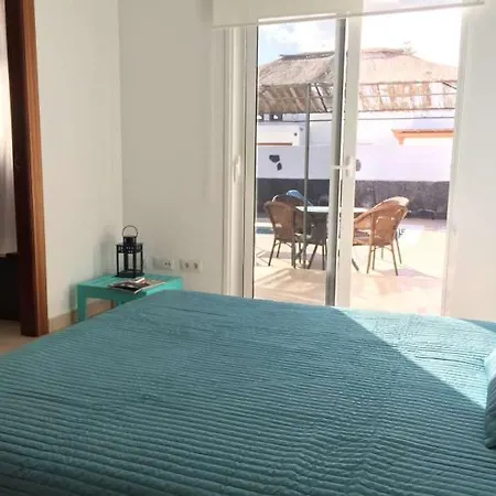 Playa Blanca Sleeps 6 Pool Wifi Apartment